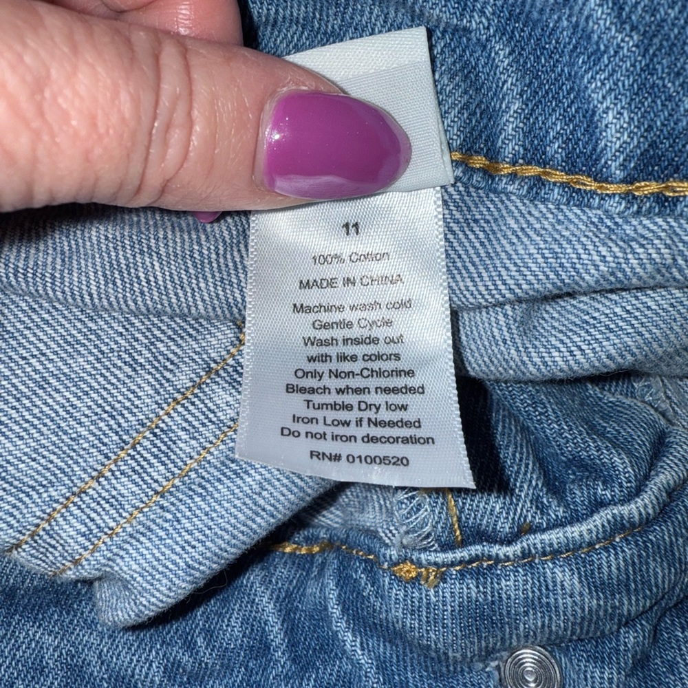 Disney Alice in Wonderland Jean Shorts - Picture 2 of 3